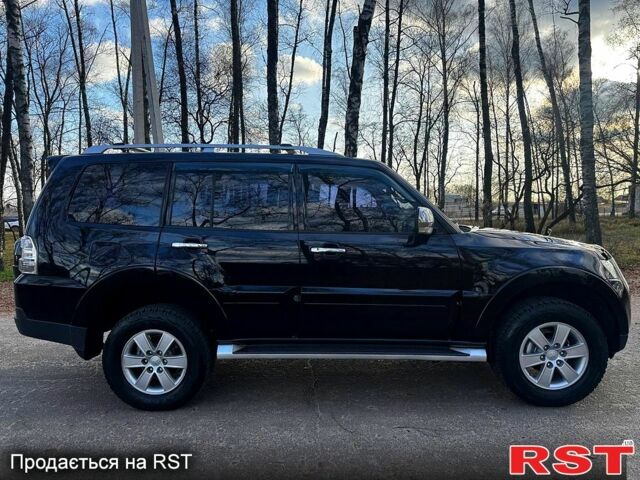 Чорний Міцубісі Паджеро, об'ємом двигуна 3 л та пробігом 186 тис. км за 10700 $, фото 3 на Automoto.ua