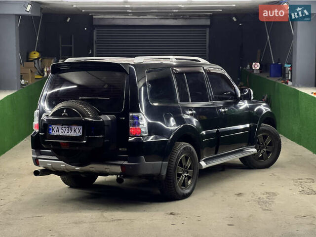 Черный Мицубиси Паджеро, объемом двигателя 3 л и пробегом 320 тыс. км за 9900 $, фото 4 на Automoto.ua