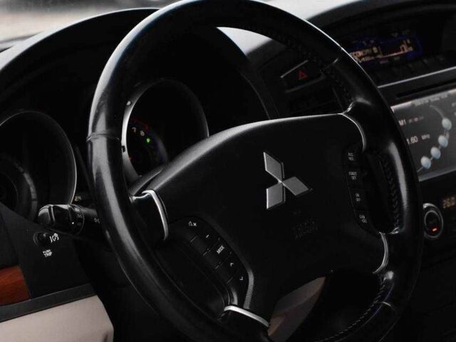 Чорний Міцубісі Паджеро, об'ємом двигуна 3 л та пробігом 215 тис. км за 9650 $, фото 6 на Automoto.ua