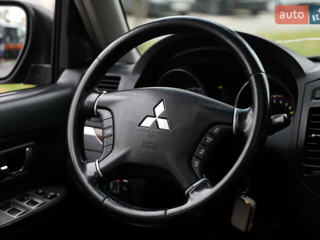 Чорний Міцубісі Паджеро, об'ємом двигуна 3 л та пробігом 197 тис. км за 12500 $, фото 13 на Automoto.ua