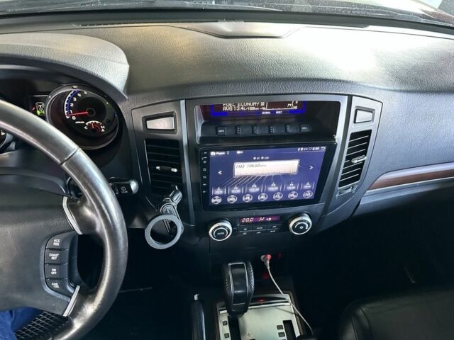 Чорний Міцубісі Паджеро, об'ємом двигуна 3 л та пробігом 294 тис. км за 11500 $, фото 5 на Automoto.ua