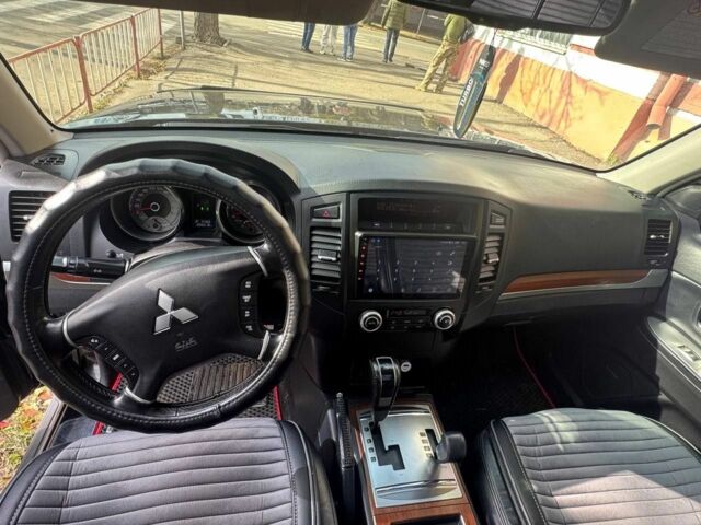 Черный Мицубиси Паджеро, объемом двигателя 3.2 л и пробегом 206 тыс. км за 13499 $, фото 6 на Automoto.ua
