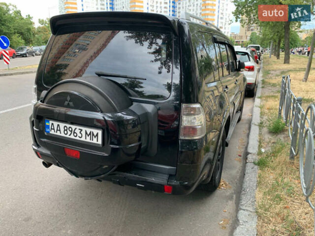 Черный Мицубиси Паджеро, объемом двигателя 3 л и пробегом 209 тыс. км за 9700 $, фото 2 на Automoto.ua