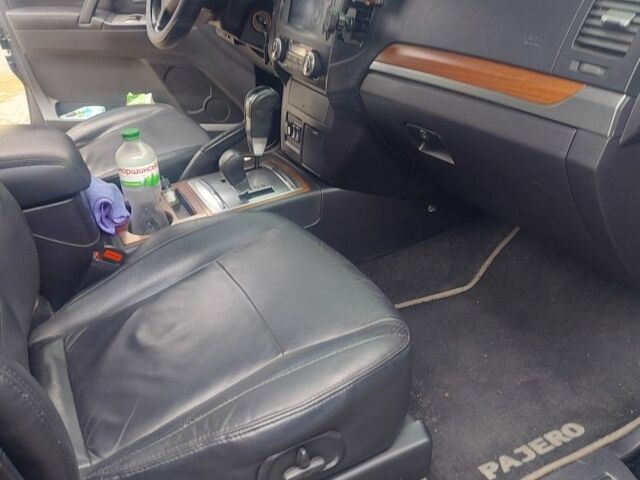 Чорний Міцубісі Паджеро, об'ємом двигуна 3 л та пробігом 145 тис. км за 11999 $, фото 2 на Automoto.ua