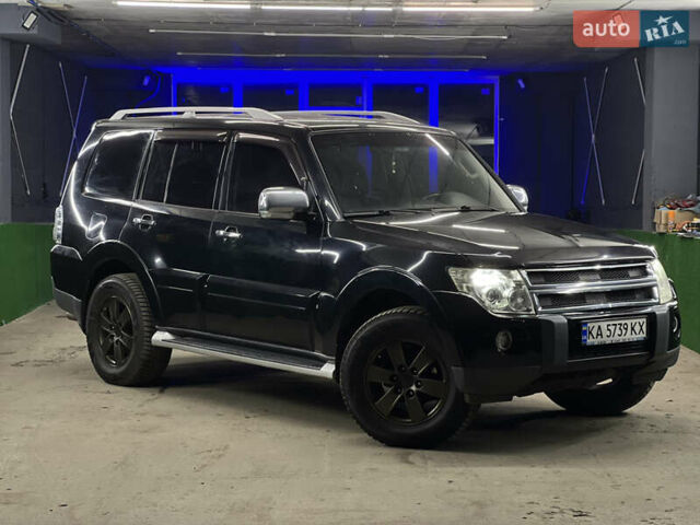 Черный Мицубиси Паджеро, объемом двигателя 3 л и пробегом 320 тыс. км за 9900 $, фото 5 на Automoto.ua