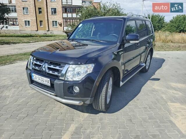 Чорний Міцубісі Паджеро, об'ємом двигуна 3.2 л та пробігом 257 тис. км за 13000 $, фото 1 на Automoto.ua