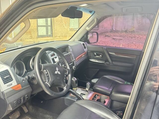 Чорний Міцубісі Паджеро, об'ємом двигуна 3.8 л та пробігом 150 тис. км за 11000 $, фото 2 на Automoto.ua