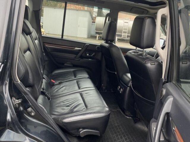 Черный Мицубиси Паджеро, объемом двигателя 3 л и пробегом 375 тыс. км за 8550 $, фото 21 на Automoto.ua