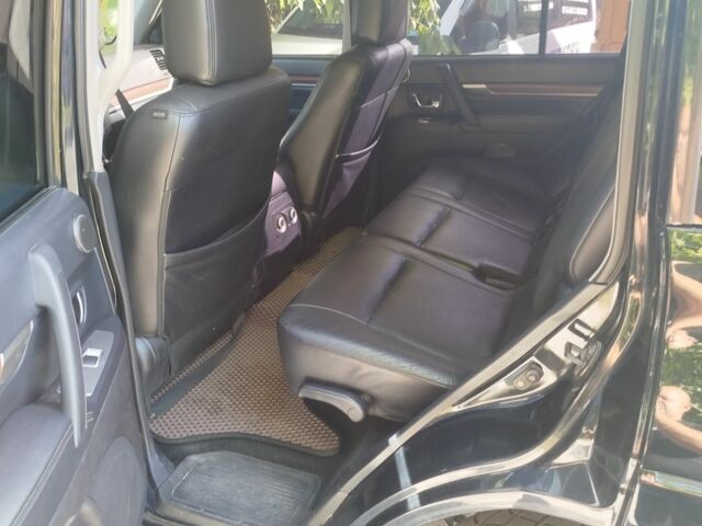 Черный Мицубиси Паджеро, объемом двигателя 3 л и пробегом 248 тыс. км за 10000 $, фото 4 на Automoto.ua