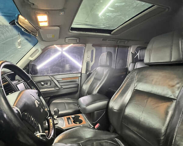 Черный Мицубиси Паджеро, объемом двигателя 3 л и пробегом 320 тыс. км за 9900 $, фото 33 на Automoto.ua