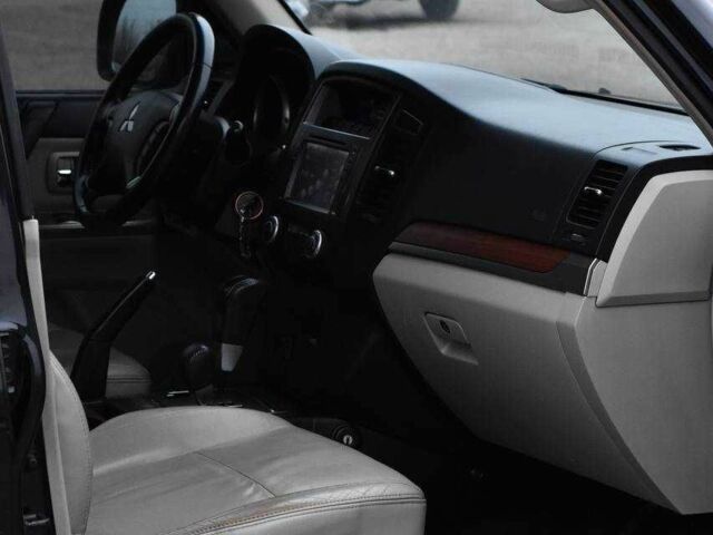 Чорний Міцубісі Паджеро, об'ємом двигуна 3 л та пробігом 215 тис. км за 9650 $, фото 10 на Automoto.ua