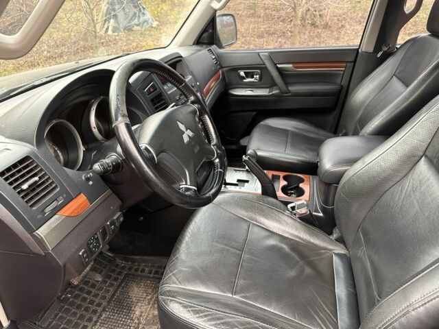 Черный Мицубиси Паджеро, объемом двигателя 3 л и пробегом 7 тыс. км за 16700 $, фото 7 на Automoto.ua