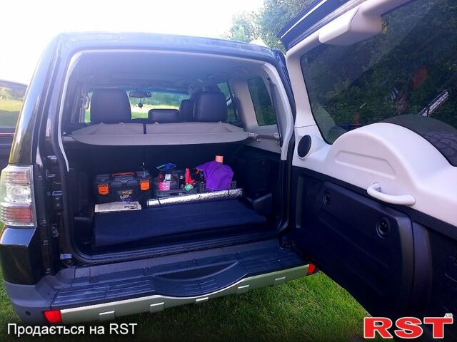 Черный Мицубиси Паджеро, объемом двигателя 3 л и пробегом 261 тыс. км за 13400 $, фото 6 на Automoto.ua