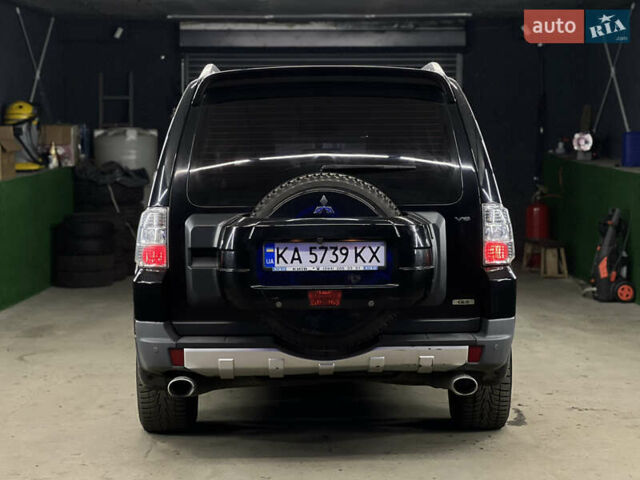 Черный Мицубиси Паджеро, объемом двигателя 3 л и пробегом 320 тыс. км за 9900 $, фото 10 на Automoto.ua