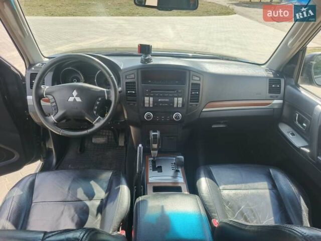 Чорний Міцубісі Паджеро, об'ємом двигуна 3.2 л та пробігом 257 тис. км за 13000 $, фото 11 на Automoto.ua