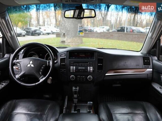 Чорний Міцубісі Паджеро, об'ємом двигуна 3 л та пробігом 197 тис. км за 12500 $, фото 11 на Automoto.ua