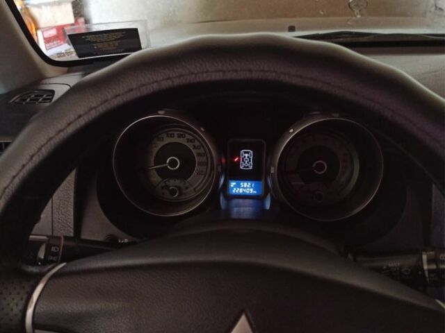 Черный Мицубиси Паджеро, объемом двигателя 0 л и пробегом 228 тыс. км за 10500 $, фото 8 на Automoto.ua