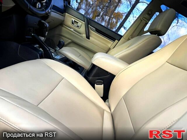 Чорний Міцубісі Паджеро, об'ємом двигуна 3 л та пробігом 186 тис. км за 10700 $, фото 9 на Automoto.ua