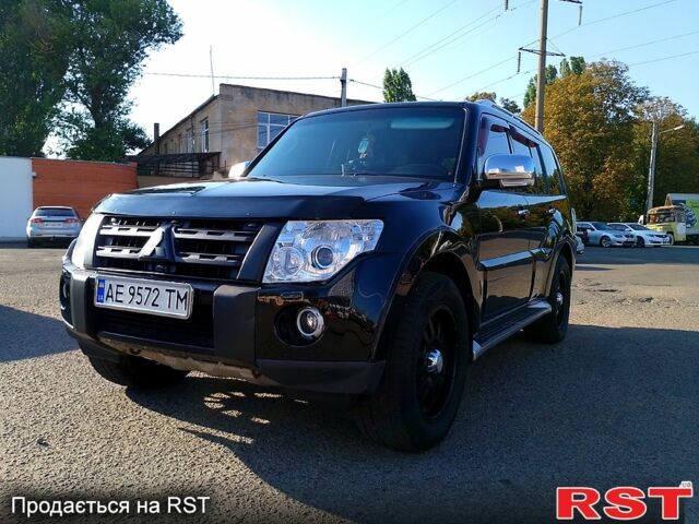 Чорний Міцубісі Паджеро, об'ємом двигуна 3 л та пробігом 200 тис. км за 10800 $, фото 1 на Automoto.ua