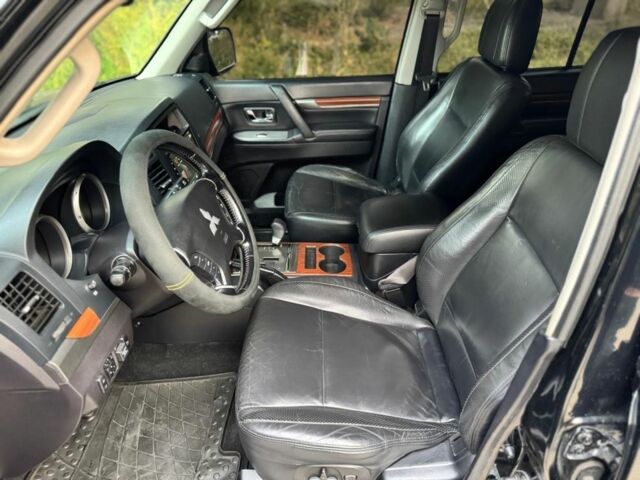 Черный Мицубиси Паджеро, объемом двигателя 3 л и пробегом 300 тыс. км за 11000 $, фото 12 на Automoto.ua