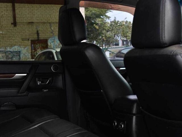 Черный Мицубиси Паджеро, объемом двигателя 3.8 л и пробегом 286 тыс. км за 11499 $, фото 16 на Automoto.ua