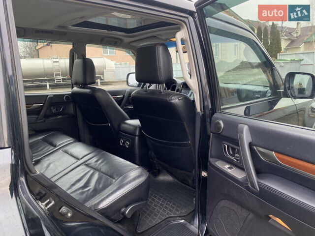 Черный Мицубиси Паджеро, объемом двигателя 3 л и пробегом 348 тыс. км за 8550 $, фото 30 на Automoto.ua