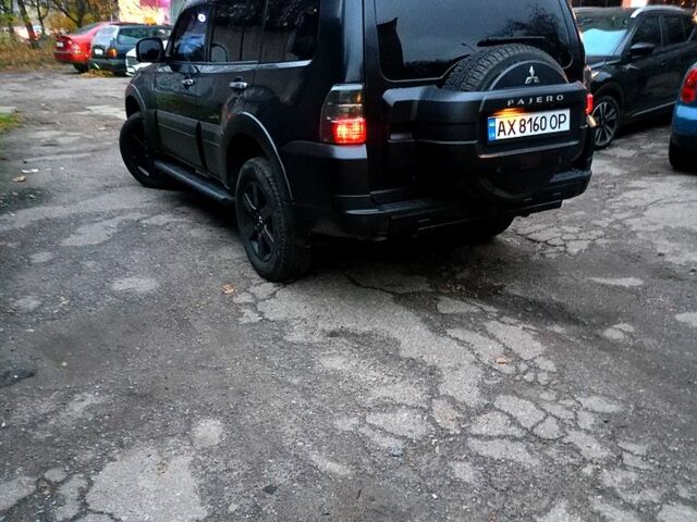 Черный Мицубиси Паджеро, объемом двигателя 3.2 л и пробегом 266 тыс. км за 13000 $, фото 3 на Automoto.ua