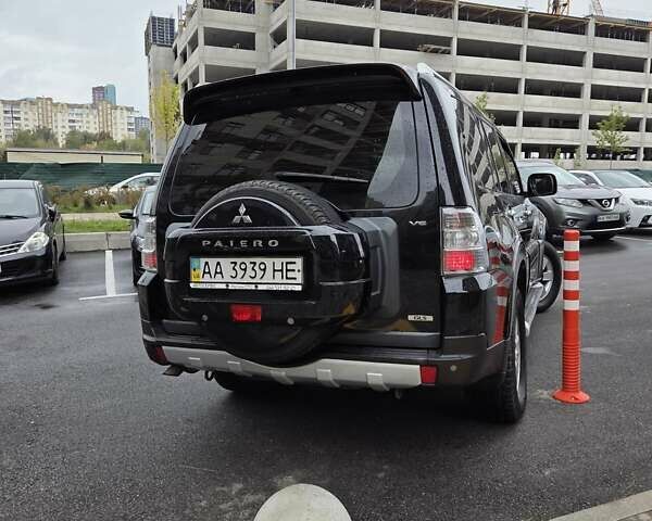 Чорний Міцубісі Паджеро, об'ємом двигуна 3 л та пробігом 249 тис. км за 11500 $, фото 2 на Automoto.ua