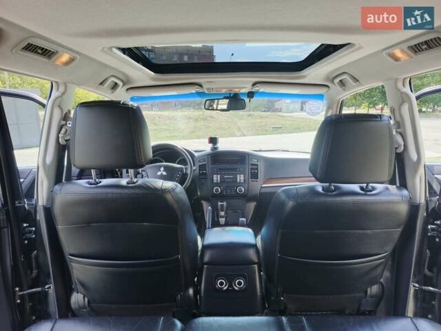 Чорний Міцубісі Паджеро, об'ємом двигуна 3.2 л та пробігом 257 тис. км за 13000 $, фото 10 на Automoto.ua