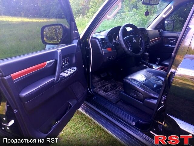 Черный Мицубиси Паджеро, объемом двигателя 3 л и пробегом 261 тыс. км за 13400 $, фото 4 на Automoto.ua