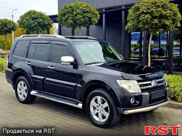 Черный Мицубиси Паджеро, объемом двигателя 3.8 л и пробегом 200 тыс. км за 11300 $, фото 5 на Automoto.ua