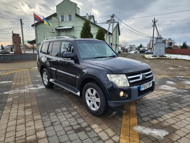 Черный Мицубиси Паджеро, объемом двигателя 3.2 л и пробегом 153 тыс. км за 7197 $, фото 1 на Automoto.ua