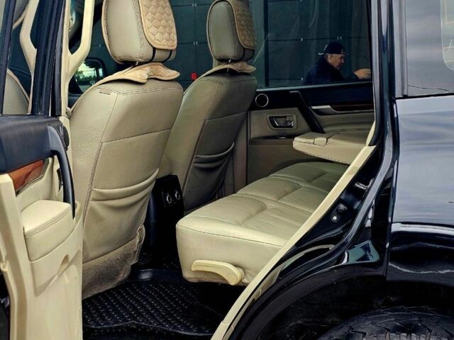 Черный Мицубиси Паджеро, объемом двигателя 3.8 л и пробегом 200 тыс. км за 270 $, фото 7 на Automoto.ua