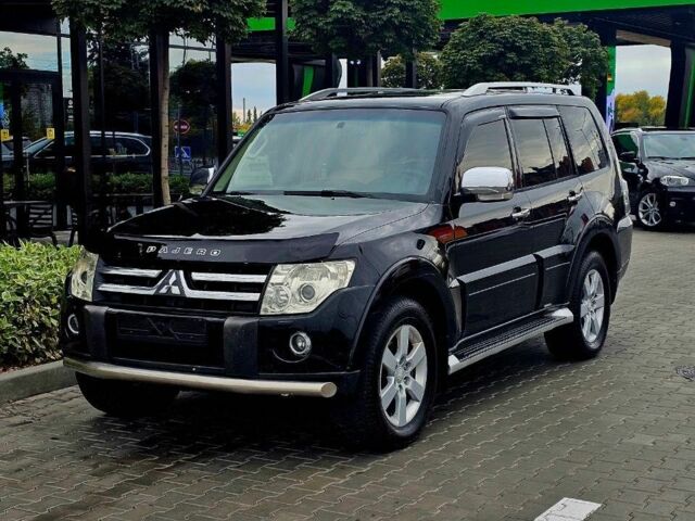 Черный Мицубиси Паджеро, объемом двигателя 3.8 л и пробегом 200 тыс. км за 270 $, фото 2 на Automoto.ua