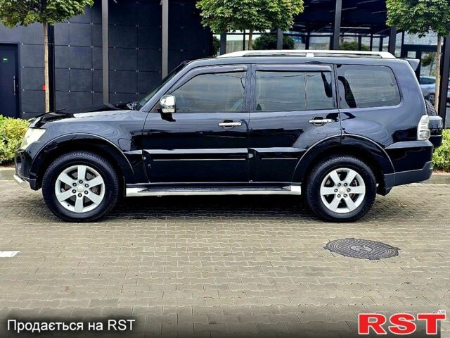 Черный Мицубиси Паджеро, объемом двигателя 3.8 л и пробегом 200 тыс. км за 11300 $, фото 4 на Automoto.ua