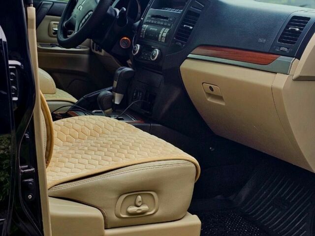 Черный Мицубиси Паджеро, объемом двигателя 3.8 л и пробегом 200 тыс. км за 270 $, фото 10 на Automoto.ua