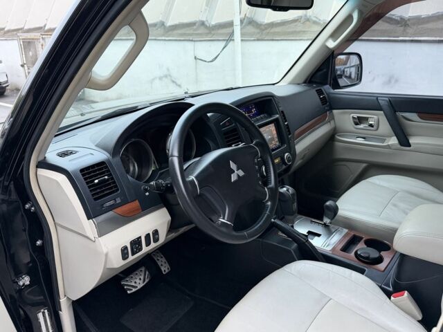 Черный Мицубиси Паджеро, объемом двигателя 3 л и пробегом 182 тыс. км за 11500 $, фото 16 на Automoto.ua