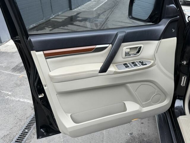 Черный Мицубиси Паджеро, объемом двигателя 3 л и пробегом 182 тыс. км за 11500 $, фото 17 на Automoto.ua