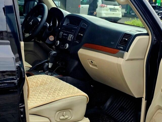 Черный Мицубиси Паджеро, объемом двигателя 3.8 л и пробегом 200 тыс. км за 270 $, фото 13 на Automoto.ua