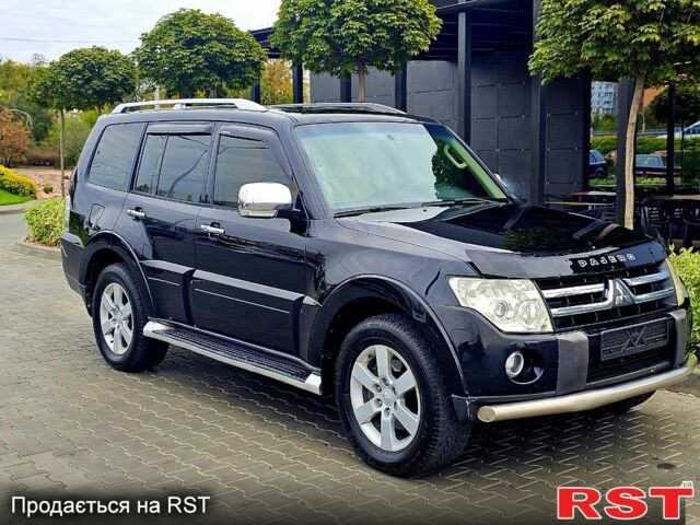 Черный Мицубиси Паджеро, объемом двигателя 3.8 л и пробегом 200 тыс. км за 11300 $, фото 3 на Automoto.ua