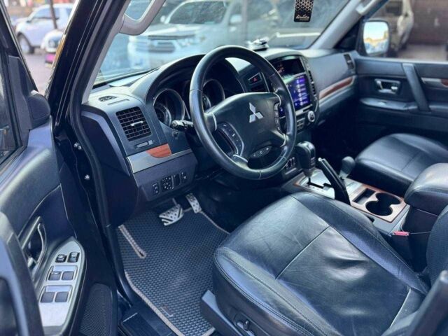 Черный Мицубиси Паджеро, объемом двигателя 3.2 л и пробегом 180 тыс. км за 17000 $, фото 11 на Automoto.ua