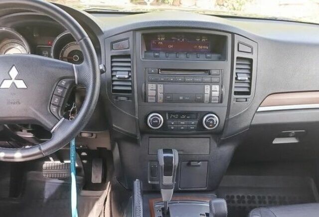 Черный Мицубиси Паджеро, объемом двигателя 3.2 л и пробегом 265 тыс. км за 4800 $, фото 6 на Automoto.ua