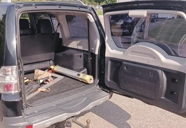 Чорний Міцубісі Паджеро, об'ємом двигуна 3.2 л та пробігом 265 тис. км за 5100 $, фото 6 на Automoto.ua