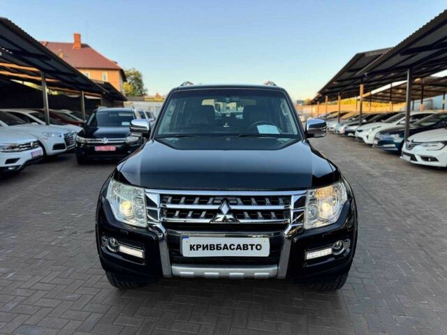 Черный Мицубиси Паджеро, объемом двигателя 3.2 л и пробегом 180 тыс. км за 17000 $, фото 1 на Automoto.ua