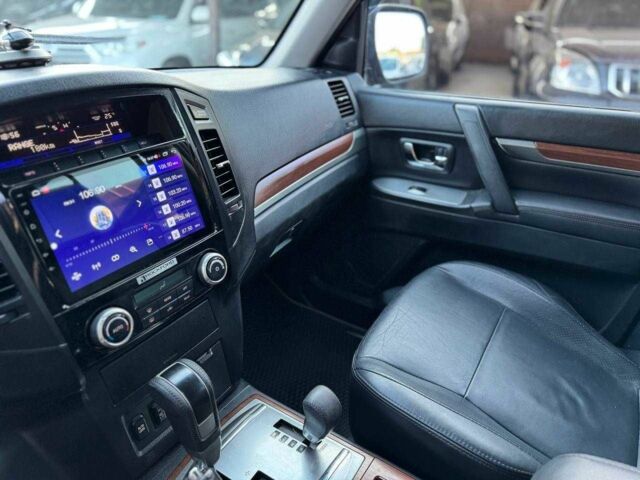 Черный Мицубиси Паджеро, объемом двигателя 3.2 л и пробегом 180 тыс. км за 17000 $, фото 12 на Automoto.ua