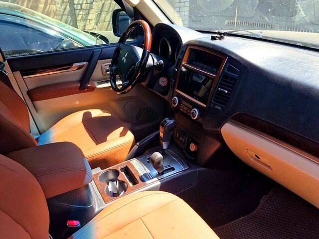 Черный Мицубиси Паджеро, объемом двигателя 3.8 л и пробегом 219 тыс. км за 12000 $, фото 5 на Automoto.ua