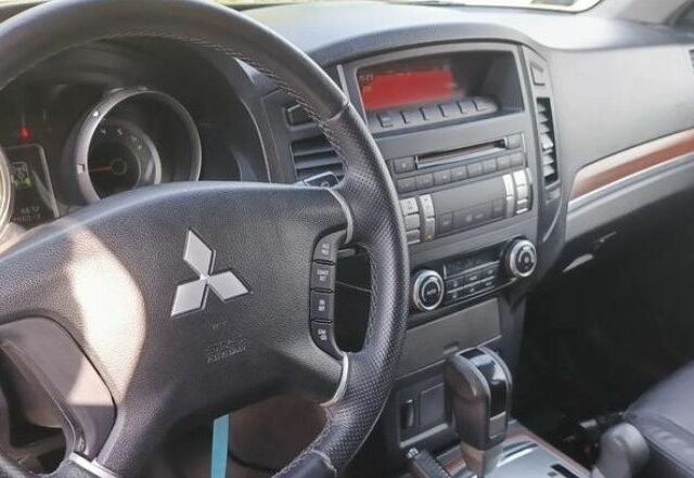 Чорний Міцубісі Паджеро, об'ємом двигуна 3.2 л та пробігом 265 тис. км за 5100 $, фото 5 на Automoto.ua