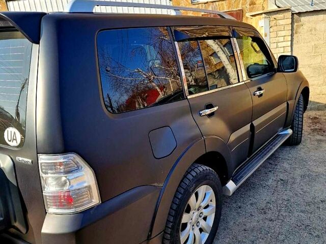 Черный Мицубиси Паджеро, объемом двигателя 3.8 л и пробегом 219 тыс. км за 12000 $, фото 3 на Automoto.ua