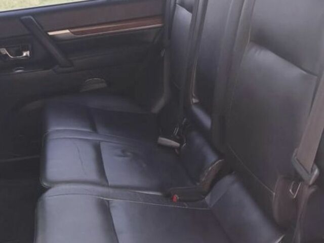 Чорний Міцубісі Паджеро, об'ємом двигуна 3.2 л та пробігом 265 тис. км за 5100 $, фото 4 на Automoto.ua