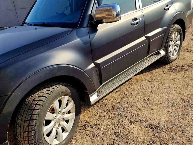 Черный Мицубиси Паджеро, объемом двигателя 3.8 л и пробегом 219 тыс. км за 12000 $, фото 4 на Automoto.ua